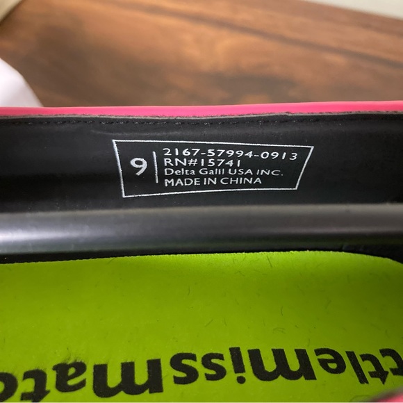 NWT Quirky & Cute Little Miss Matched Black Furry Loafers 9 - Picture 7 of 12